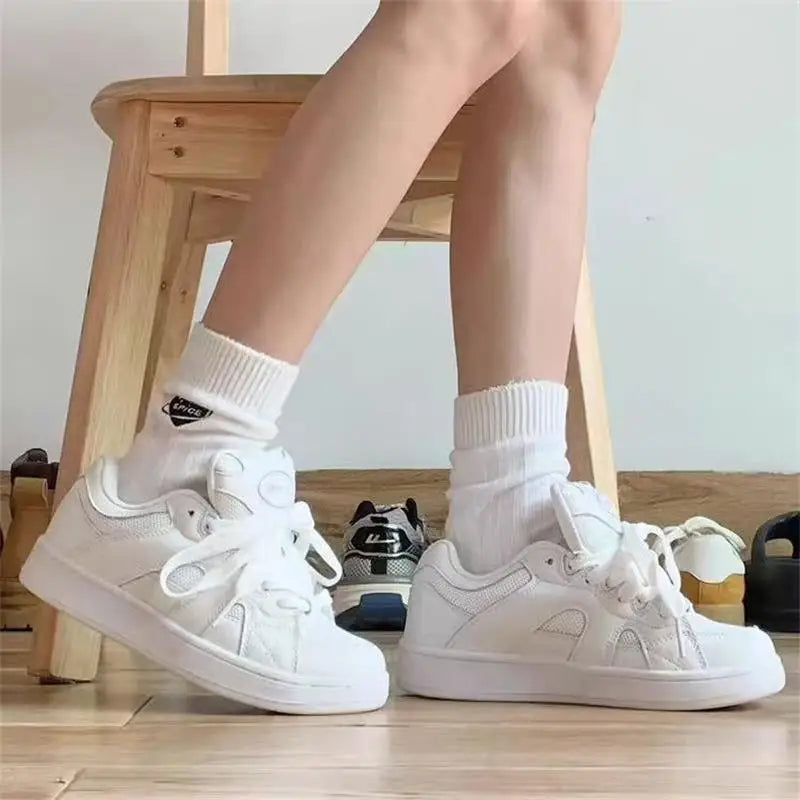 Spring New Style White Retro Bread Shoe Women Chic Design Casual Hong Kong Style Sports Shoes High Aesthetic Flat Heel round Toe
