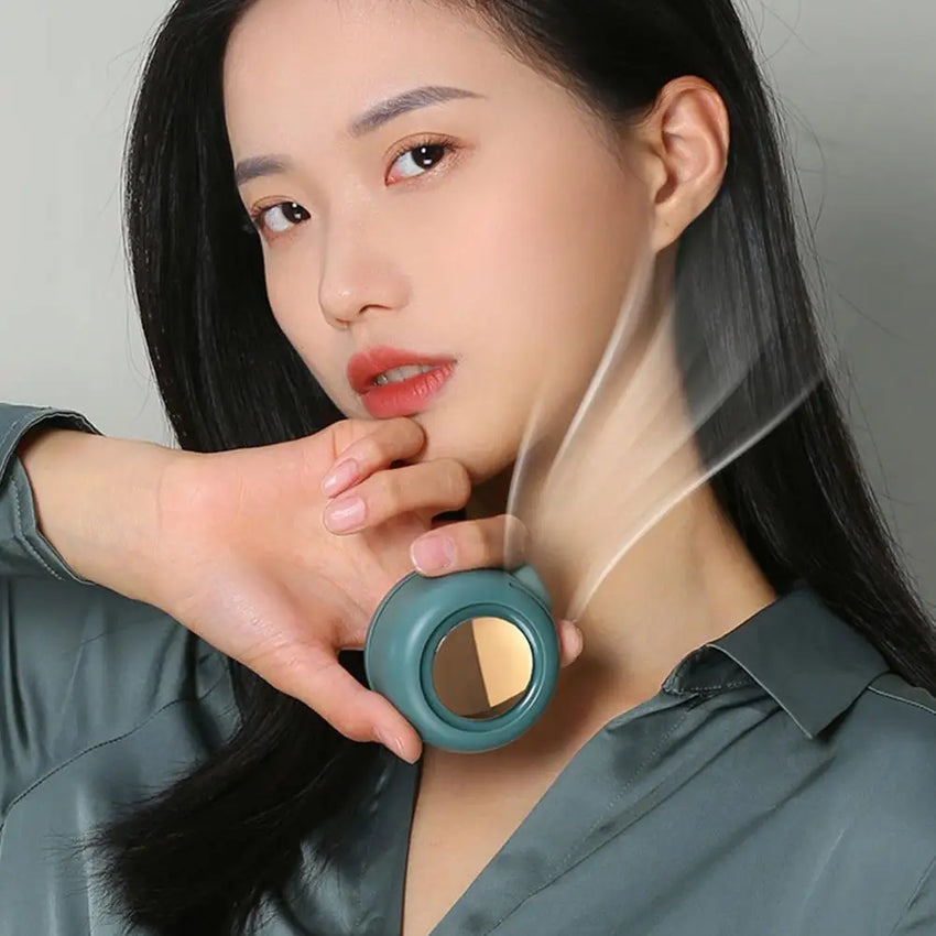 Portable Silent Mini Bladeless Electric Fan,Small fan Clip on Shirt Waist Mini Bladeless Fan Adjustable 3-Speed For Outdoor